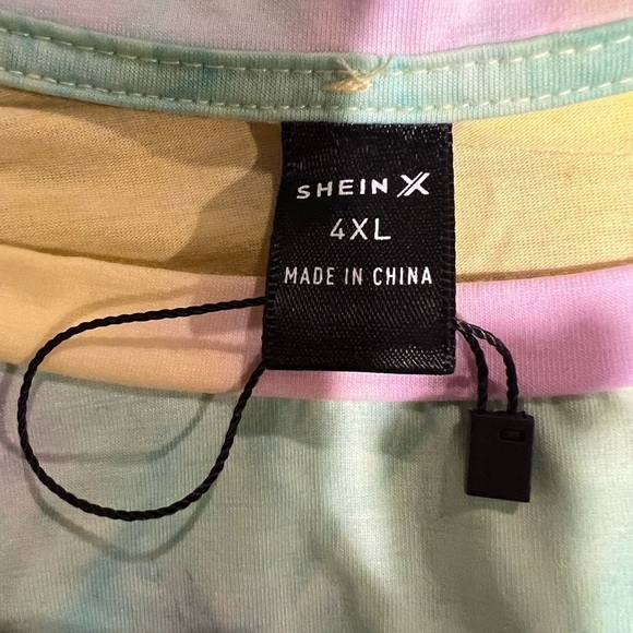 Shein “chillin” t shirt in a 4x but it’s more like a large - Picture 4 of 4